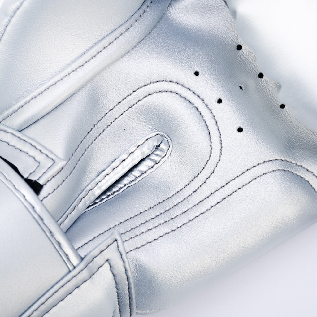 The Flame Boxing Gloves - Silver